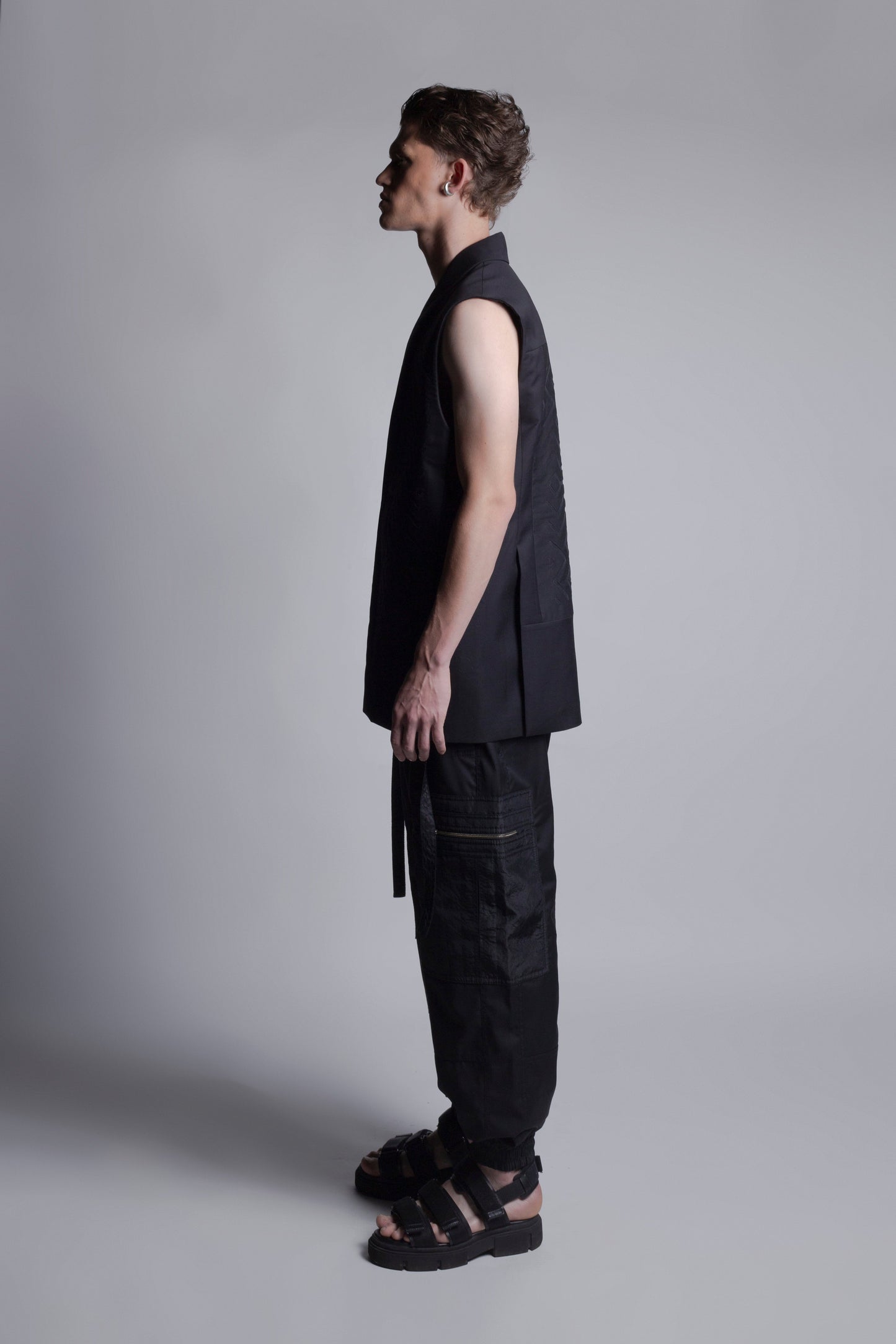 MOLA VEST BLACK