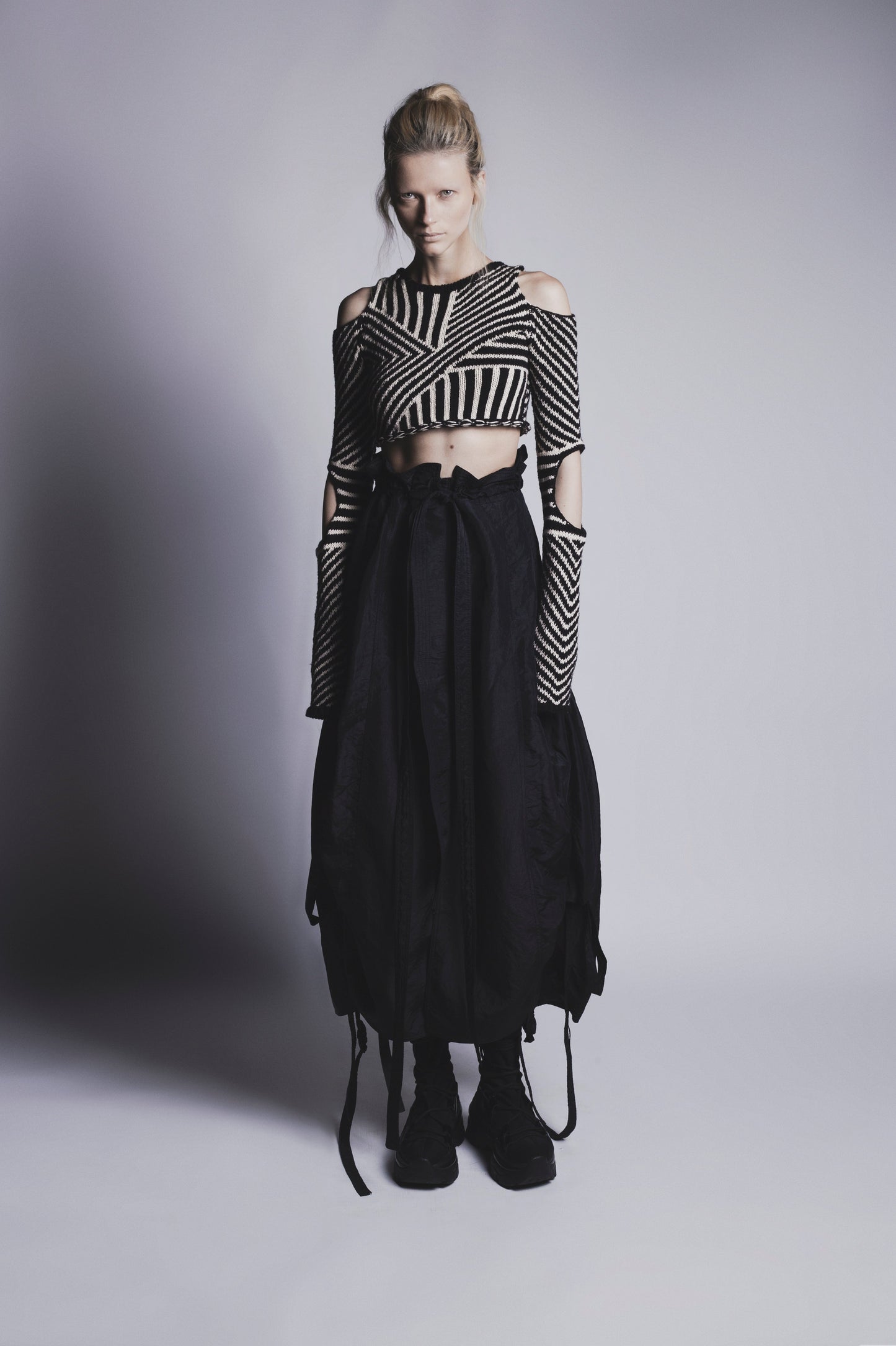 CUT OUT TOP PAAMARI