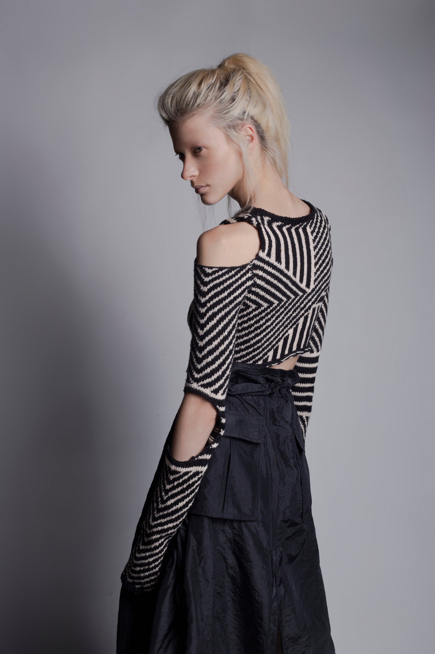 CUT OUT TOP PAAMARI